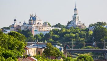 Små fjender med skarpe snabel: efteråret har bragt nye bid — de har allerede invaderet russiske landsbyer og byer.