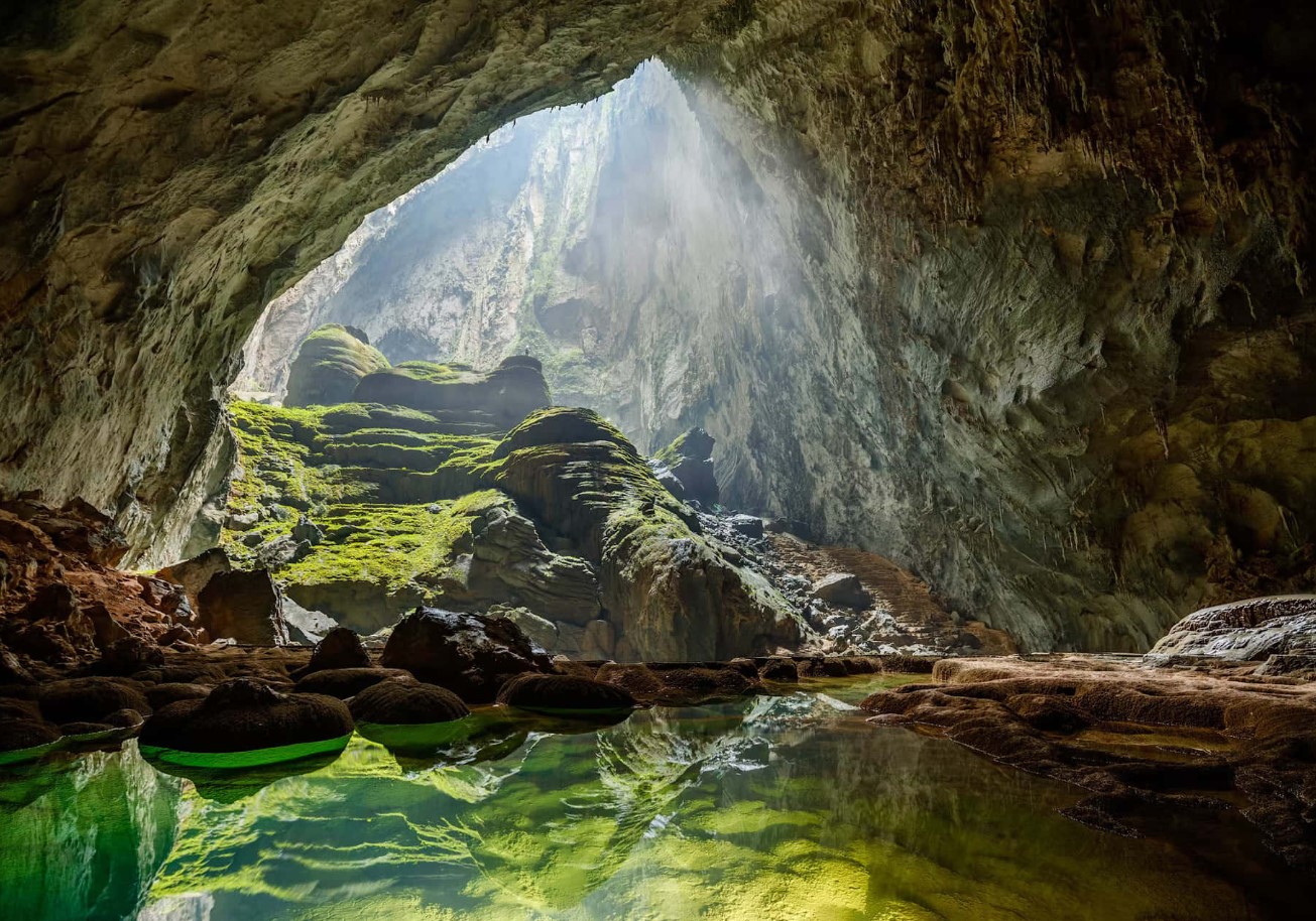 Porten til en anden verden: kun nogle få udvalgte har adgang til Son Doong-hulen – hvad sker der derinde?