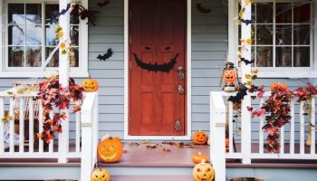 Advarsel til alle, der har Halloween-dekorationer i haven i denne uge